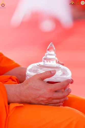 ภาพ No.224463:วันจันทร์ที่ 12 พฤษภาคม พ.ศ. 2568  ชาวพุทธในอินโดนีเซีย ร่วมฉลองวิสาขบูชาจุดประทีปกว่า 200,000 ดวง ณ พระมหาเจดีย์บรมพุทโธ  เจริญพุทธมนต์ถวาย “พระวชิรเกล้าเจ้าอยู่หัว”