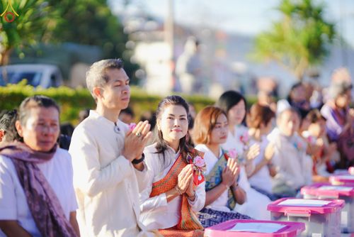 ภาพ No.106790:พิธีตักบาตรพระ ๒๐๐ รูป  "สร้างบุญใหญ่ ส่งท้ายปีเก่า ต้อนรับปีใหม่ ๒๕๖๗" วันอาทิตย์ที่ ๓๑ ธันวาคม ๒๕๖๖ ณ ถนนหน้าที่ว่าการอำเภอภูเรือ อำเภอภูเรือ จังหวัดเลย