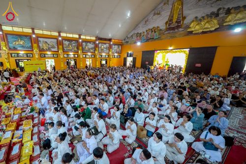 ภาพ No.274097:วันที่ 23 พฤศจิกายน พ.ศ. 2568 ประธานมูลนิธิธรรมกาย ถวายปัจจัยสมทบกฐินแด่ วัดเทียนเวียนเฟื้อกเซิน ศูนย์วิปัสสนาที่มีชื่อเสียง มากกว่า 50 ปีในเวียดนาม