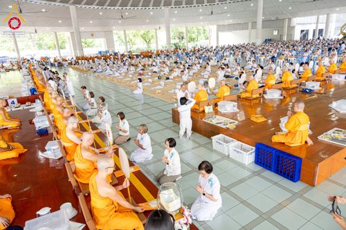 ภาพ No.276444:วันศุกร์ที่ 5 ธันวาคม พ.ศ. 2568 (วันพระ ขึ้น 15 ค่ำ เดือน 1) พิธีบุพเปตพลี ครั้งที่ 175 ร่วมอุทิศบุญแด่หมู่ญาติที่ล่วงลับไปแล้ว และสืบทอดอายุพระพุทธศาสนา ณ หอฉันคุณยายอาจารย์ฯ วัดพระธรรมกาย