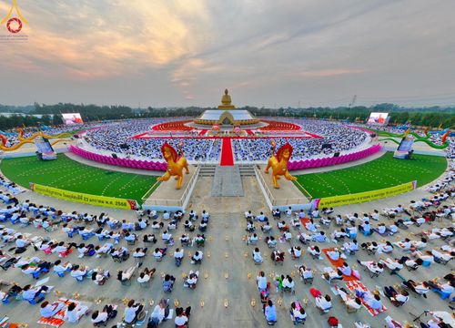 ภาพ No.200592:พิธีจุดประทีปถวายเป็นพุทธบูชา และบูชาธรรมมหาปูชนียาจารย์ ณ อนุสรณ์สถานบางปลา วัดบางปลา อำเภอบางเลน จังหวัดนครปฐม ในโครงการธรรมยาตรา กตัญญูบูชา มหาปูชนียาจารย์ พระมงคลเทพมุนี(สด จนฺทสโร) พระผู้ปราบมาร อนุสรณ์สถาน 7 แห่ง ปีที่ 13 วันที่ 23 มกราคม พ.ศ. 2568