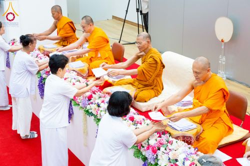 ภาพ No.221845:โครงการปฏิบัติธรรมอบรมศีลธรรม “บวชอุบาสิกาแก้ว” ถวายเป็นพระราชกุศลแด่พระบาทสมเด็จพระเจ้าอยู่หัว เนื่องในโอกาสมหามงคล “วันฉัตรมงคล”  ระหว่างวันที่ 2 – 4 พฤษภาคม 2568  ณ อาคาร 115 ปี คุณยายอาจารย์ฯ
