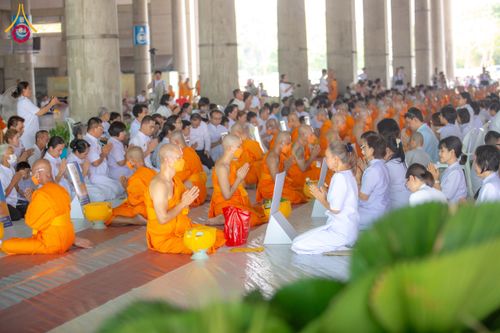 ภาพ No.62544:พิธีถวายบาตรเเละไทยธรรม ในโครงการอุปสมบทหมู่ บูชาธรรมหลวงพ่อธัมมชโย พ.ศ.2567 ณ ลานธรรม พระมหาธรรมกายเจดีย์ วันที่ 13 เมษายน พ.ศ.2567