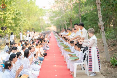 ภาพ No.135035: พิธีบรรพชาสามเณร  พิธีตักบาตรฉลองสามเณรใหม่ วันที่ 1 เมษายน พ.ศ.2567 ในโครงการบรรพชาสามเณรฟื้นฟูพระพุทธศาสนาทั่วไทย ณ ศูนย์ปฏิบัติธรรมแก้วเมืองเลย