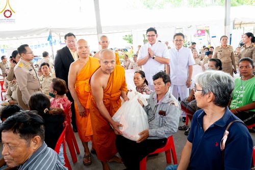 ภาพ No.58061:โครงการจัดหน่วยบริการจังหวัดเคลื่อนที่ และหน่วยบำบัดทุกข์ บำรุงสุข สร้างรอยยิ้ม ให้ประชาชนจังหวัดปทุมธานี ในวันพฤหัสบดีที่ 25 เมษายน พ.ศ. 2567 ณ วัดเกิดการอุดม อ.คลองหลวง จ.ปทุมธานี