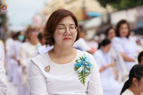 ภาพ No.146227:ตักบาตรพระ 1,384 รูป ทำบุญเมืองฝางครบรอบ 1,383 ปี ถวายเป็นพระราชกุศลแด่พระบาทสมเด็จพระเจ้าอยู่หัว เนื่องในโอกาสพระราชพิธีมหามงคล เฉลิมพระชนมพรรษา 6 รอบ 72 พรรษา วันเสาร์ที่ 27 กรกฎาคม พ.ศ.2567  ณ ถนนหน้าที่ว่าการอำเภอฝาง จ.เชียงใหม่