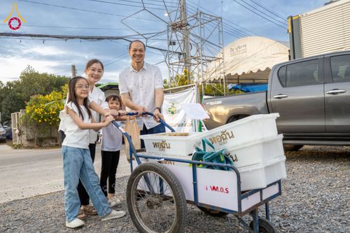 ภาพ No.195865:พิธีถวายภัตตาหารเป็นสังฆทาน แด่พระธรรมยาตรา ณ วัดโบสถ์(บน) ตำบลบางคูเวียง อำเภอบางกรวย จังหวัดนนทบุรี ในโครงการธรรมยาตรา กตัญญูบูชา มหาปูชนียาจารย์ พระมงคลเทพมุนี(สด จนฺทสโร) พระผู้ปราบมาร อนุสรณ์สถาน 7 แห่ง ปีที่ 13 วันที่ 16 มกราคม พ.ศ. 2568
