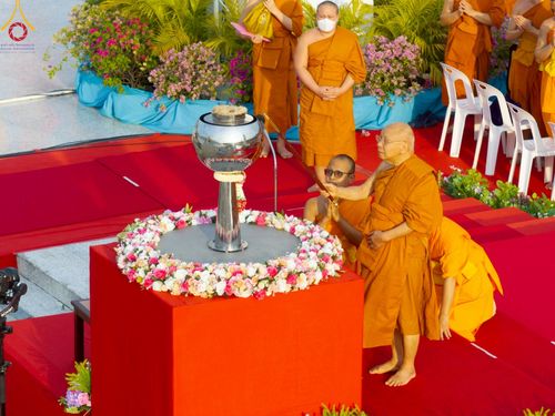 ภาพ No.219564:วันอังคารที่ 22 เมษายน พ.ศ. 2568 พิธีถวายมหาสังฆทานคณะสงฆ์ 40,000 กว่าวัดทั่วประเทศ เนื่องในวันคุ้มครองโลก ณ วัดพระธรรมกาย จ.ปทุมธานี