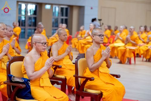 ภาพ No.237818:วันอาทิตย์ที่ 10 สิงหาคม พ.ศ. 2568 พิธีถวายไทยธรรมมุทิตาเปรียญธรรมและบาลีศึกษา ณ ห้องแก้วสารพัดนึก2 วัดพระธรรมกาย ปทุมธานี