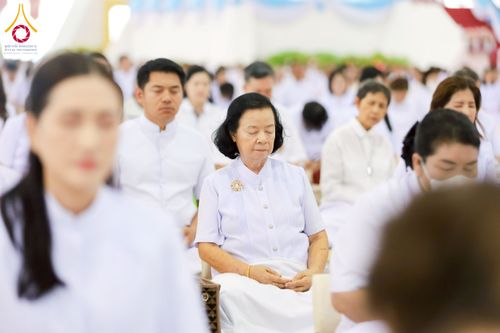 ภาพ No.258113:วันอาทิตย์ที่ 5 ตุลาคม พ.ศ. 2568 พิธีบูชาข้าวพระ ณ สภาธรรมกายสากล วัดพระธรรมกาย