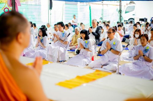 ภาพ No.192594:พิธีถวายภัตตาหารเป็นสังฆทาน แด่พระธรรมยาตรา ณ อนุสรณ์สถานคลองบางนางแท่น อ.สามพราน จ.นครปฐม ในโครงการธรรมยาตรา กตัญญูบูชา มหาปูชนียาจารย์ พระมงคลเทพมุนี(สด จนฺทสโร) พระผู้ปราบมาร อนุสรณ์สถาน 7 แห่ง ปีที่ 13 วันที่ 10 มกราคม พ.ศ. 2568