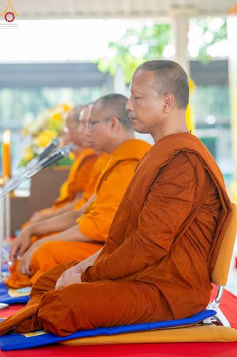 ภาพ No.86652:พิธีเจริญพระพุทธมนต์ถวายพระพรชัยมงคลแด่ สมเด็จพระนางเจ้าสิริกิติ์ พระบรมราชินีนาถ พระบรมราชชนนีพันปีหลวง พระบาทสมเด็จพระวชิรเกล้าเจ้าอยู่หัว และสมเด็จพระนางเจ้าฯ พระบรมราชินี วันจันทร์ที่ ๒๘ สิงหาคม พ.ศ. ๒๕๖๖ ณ มณฑลพิธีฯ อาคารโถงช้างฯ วัดพระธรรมกาย