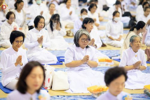 ภาพ No.188499:พิธีถวายภัตตาหารเป็นสังฆทาน แด่พระธรรมยาตรา ในโครงการธรรมยาตรา กตัญญูบูชา มหาปูชนียาจารย์ พระมงคลเทพมุนี(สด จนฺทสโร) พระผู้ปราบมาร อนุสรณ์สถาน 7 แห่ง ปีที่ 13 ณ สภาธรรมกายสากล วัดพระธรรมกาย วันที่ 3 มกราคม พ.ศ. 2568