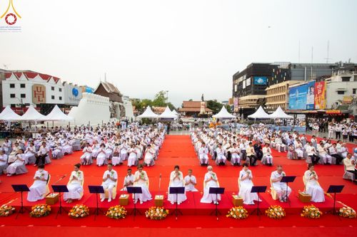 ภาพ No.126319:พิธีทำบุญเมืองนครราชสีมา ฉลอง 556 ปี ตักบาตรพระ 10,000 รูป ในวันเสาร์ที่ 2 มีนาคม พ.ศ.2567 ณ อนุสาวรีย์ท้าวสุรนารี จ.นครราชสีมา จัดโดย คณะสงฆ์จังหวัดนครราชสีมา ร่วมกับสำนักงานจังหวัดนครราชสีมา