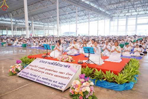 ภาพ No.167477:พิธีตักบาตรและพิธีบูชาข้าวพระ ในวันอาทิตย์ที่ 3 พฤศจิกายน พ.ศ. 2567 ณ วัดพระธรรมกาย