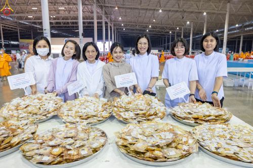 ภาพ No.188155:พิธีถวายภัตตาหารเป็นสังฆทาน แด่พระธรรมยาตรา ในโครงการธรรมยาตรา กตัญญูบูชา มหาปูชนียาจารย์ พระมงคลเทพมุนี(สด จนฺทสโร) พระผู้ปราบมาร อนุสรณ์สถาน 7 แห่ง ปีที่ 13 ณ สภาธรรมกายสากล วัดพระธรรมกาย วันที่ 2 มกราคม พ.ศ. 2568