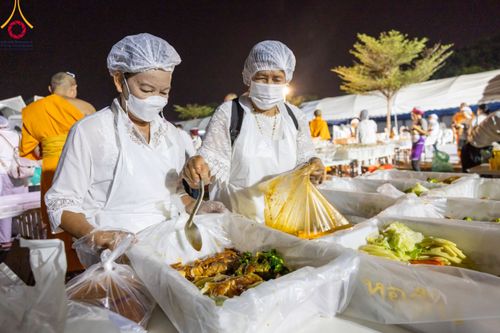 ภาพ No.115043:พิธีถวายภัตตาหารเป็นสังฆทาน แด่คณะพระธรรมยาตรา ปีที่ 12 วันที่ 19 มกราคม พ.ศ. 2567 ณ วัดโบสถ์(บน) บางคูเวียง จ.นนทบุรี