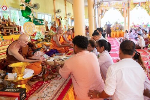 ภาพ No.166642:พิธีทอดกฐิน ณ วัดโพธิ์ไทร อ.เกษตรสมบูรณ์ จ.ชัยภูมิ ในโครงการกฐินสามัคคีทั่วไทย 30,000 วัด บูชาธรรม 80 ปี หลวงพ่อธัมมชโย โดยคณะศิษยานุศิษย์วัดพระธรรมกาย วันที่ 23 ตุลาคม พ.ศ. 2567