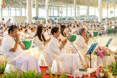 ภาพ No.158915:พิธีตักบาตร ในวันอาทิตย์ต้นเดือน วันที่ 6 ตุลาคม พ.ศ. 2567 ณ สภาธรรมกายสากล วัดพระธรรมกาย