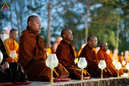 ภาพ No.130607:พิธีจุดโคมประทีปถวายเป็นพุทธบูชา ในโครงการบรรพชา 1,250 รูป ณ มหาวิหารมายาเทวี แดนประสูติ สวนลุมพินี ประเทศเนปาล วันที่ 9 มีนาคม พ.ศ. 2567