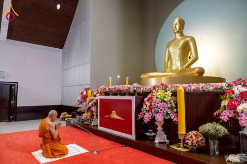 ภาพ No.231230:วันพฤหัสบดีที่ 3 กรกฏาคม พ.ศ. 2568 พิธีมุทิตาสักการะพระภิกษุนาคหลวง พระมหาพนาวัฒน์ ธมฺมนฺตคามี (จันทร์เผือก) เปรียญธรรม ๙ ประโยค ณ วัดพระธรรมกาย ปทุมธานี