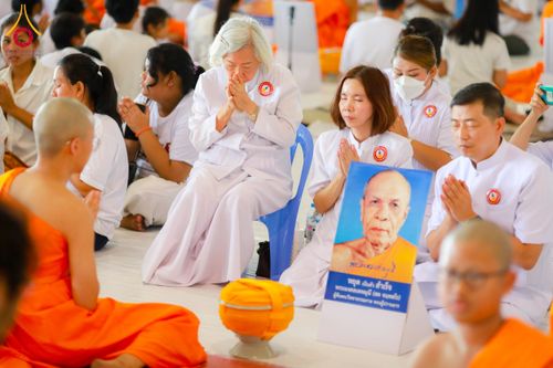 ภาพ No.134963:พิธีถวายบาตรแด่นาคธรรมทายาท ในโครงการบรรพชาสามเณรฟื้นฟูพระพุทธศาสนาทั่วไทย ณ สภาธรรมกายสากล วัดพระธรรมกาย จ.ปทุมธานี วันเสาร์ที่ 6 เมษายน พ.ศ. 2567