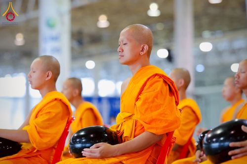 ภาพ No.223327:วันวิสาขบูชา วันอาทิตย์ที่ 11 พฤษภาคม พ.ศ. 2568 พิธีตักบาตร และปฎิบัติธรรม ณ สภาธรรมกายสากล วัดพระธรรมกาย