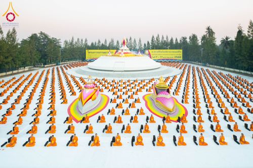 ภาพ No.191673:พระธรรมยาตราปฏิบัติธรรม และถ่ายภาพหมู่ประวัติศาสตร์ ณ อนุสรณ์สถานคลองบางนางแท่น อ.สามพราน จ.นครปฐม ในโครงการธรรมยาตรา กตัญญูบูชา มหาปูชนียาจารย์ พระมงคลเทพมุนี(สด จนฺทสโร) พระผู้ปราบมาร อนุสรณ์สถาน 7 แห่ง ปีที่ 13 วันที่ 8 มกราคม พ.ศ. 2568