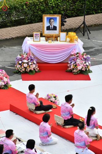 ภาพ No.150786:พิธีเจริญพระพุทธมนต์ และทำบุญตักบาตรแด่คณะสงฆ์ จำนวน 121 รูป เนื่องในโอกาสฉลองครบรอบ 120 ปี อำเภอคลองหลวง จังหวัดปทุมธานี เพื่อถวายเป็นพุทธบูชา ช่วยเหลือผู้ประสบความเดือดร้อนจากอุทกภัย และคณะสงฆ์ 323 วัด 4 จังหวัดชายแดนภาคใต้ วันเสาร์ที่ 31 สิงหาคม พ.ศ. 