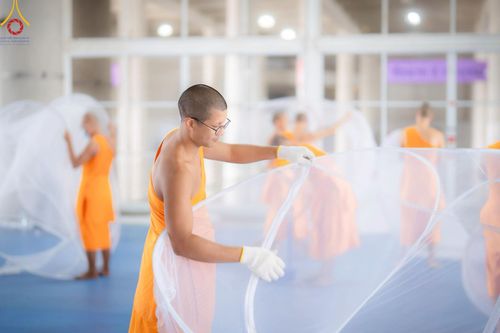 ภาพ No.218252:วันที่ 12-18 เมษายน พ.ศ. 2568 พระภิกษุและเจ้าหน้าที่อาสาสมัคร เตรียมพื้นที่ต้อนรับพักค้างพระสังฆาธิการ เนื่องในงานวันคุ้มครองโลก 22 เมษายน พ.ศ. 2568