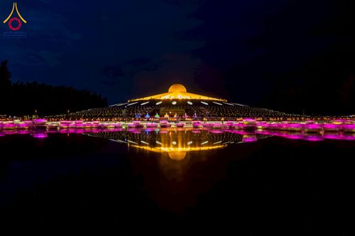 ภาพ No.266284:วันพุธที่ 5 พฤศจิกายน พ.ศ. 2568 (วันพระ ขึ้น 15 ค่ำ เดือน 12) พิธีลอยกระทงธรรม  ณ สระมหาเศรษฐีทะเลบุญ มหาวิหารพระมงคลเทพมุนี วัดพระธรรมกาย จ.ปทุมธานี