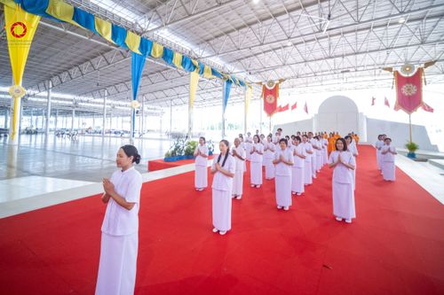 ภาพ No.237425:วันอาทิตย์ที่ 10 สิงหาคม พ.ศ.2568 พิธีมอบใบประกาศเกียรติคุณ โครงการสอบบาลี "ฉลองแชมป์" บูชาธรรม 80 ปี หลวงพ่อธัมมชโย ประจำปี 2568 และ พิธีมอบดวงแก้วสามเณรทรงบาลีไวยากรณ์ ณ สภาธรรมกายสากล วัดพระธรรมกาย ปทุมธานี