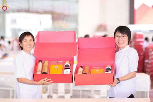 ภาพ No.212242:วันพุธที่ 19 มีนาคม พ.ศ. 2568 การบรรจุไทยธรรมลงกล่องสำเร็จ 43,500 กล่อง เพื่อถวายแด่พระสังฆาธิการ 40,000 กว่าวัดทั่วไทย ในวันคุ้มครองโลก 22 เมษายน พ.ศ. 2568 ณ บ้านแก้วเรือนทองคุณยายฯ วัดพระธรรมกาย