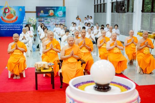 ภาพ No.221360:วันอาทิตย์ที่ 27 เมษายน พ.ศ. 2568 พิธีเจริญพระพุทธมนต์สมโภชดวงแก้วธรรมชัย เนื่องในโอกาสบูชาธรรม 81 ปีหลวงพ่อธัมมชโย อัญเชิญประดิษฐานเนื่องในโอกาสสถาปนาวัดพระธรรมกายไอซ์แลนด์ ณ อาคารปลูกศรัทธา 1 วัดพระธรรมกาย อำเภอคลองหลวง จังหวัดปทุมธานี