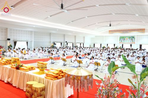 ภาพ No.174268:พิธีทอดกฐินกตัญญูบูชาธรรม ณ พระมหาเจดียทัตตชีโว ศูนย์อบรมเยาวชนกาญจนบุรี ในโครงการกฐินสามัคคีทั่วไทย 30,000 วัด บูชาธรรม 80 ปี หลวงพ่อธัมมชโย โดยคณะศิษยานุศิษย์วัดพระธรรมกาย วันที่ 9 พฤศจิกายน พ.ศ. 2567