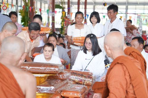 ภาพ No.168492:พิธีทอดกฐิน ณ วัดป่าศรีสุวรรณ จ.ชัยภูมิ ในโครงการกฐินสามัคคีทั่วไทย 30,000 วัด บูชาธรรม 80 ปี หลวงพ่อธัมมชโย โดยคณะศิษยานุศิษย์วัดพระธรรมกาย วันที่ 20 ตุลาคม พ.ศ. 2567