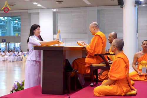 ภาพ No.232137:วันอาทิตย์ที่ 6 กรกฏาคม พ.ศ. 2568 พิธีมอบโล่เกียรติคุณ สวดธัมมจักกัปปวัตตนสูตร และรางวัลโครงการผู้นำแสงสว่างออนไลน์ ณ ห้องแก้วสารพัดนึก1 สภาธรรมกายสากล วัดพระธรรมกาย