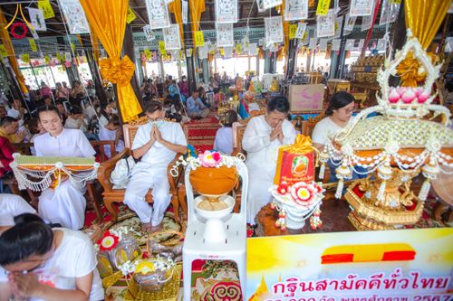 ภาพ No.169995:พิธีทอดกฐิน ณ วัดเขาสมอระบัง จ.เพชรบุรี ในโครงการกฐินสามัคคีทั่วไทย 30,000 วัด บูชาธรรม 80 ปี หลวงพ่อธัมมชโย โดยคณะศิษยานุศิษย์วัดพระธรรมกาย วันที่ 26 ตุลาคม พ.ศ. 2567