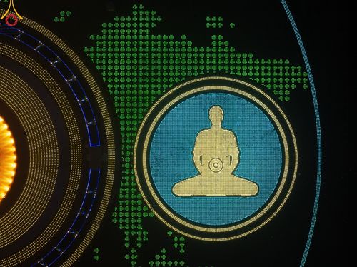 ภาพ No.59864:คณะสงฆ์และสาธุชนร่วมใจกัน สวดมนต์บทธัมมจักกัปปวัตนสูตร ครบ 6,315,808,080 จบ และจุดประทีปแปรอักษร ถวายเป็นพุทธบูชา เนื่องในวาระ "ฉลองอายุวัฒนมงคล 80 ปี หลวงพ่อธัมมชโย" ณ ลานธรรม มหารัตนวิหารคด วัดพระธรรมกาย