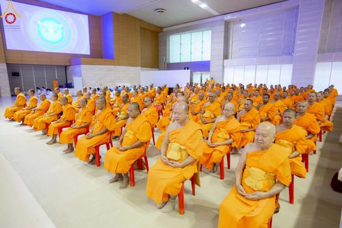 ภาพ No.222754:วันอาทิตย์ต้นเดือนที่ 4 พฤษภาคม พ.ศ. 2568 พิธีบูชาข้าวพระ ณ สภาธรรมกายสากล วัดพระธรรมกาย