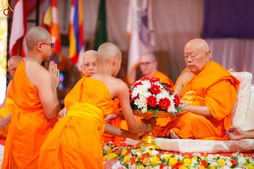 ภาพ No.103243:พิธีบรรพชา พิธีขอศีลและนิสัย ธรรมทายาทชาวอินโดนีเซียกว่า 1,000 คน ณ มหาเจดีย์บุโรพุทโธ ประเทศอินโดนีเซีย ในวันที่ 19 ธันวาคม พ.ศ. 2566