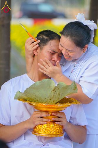 ภาพ No.135291:พิธีปลงผม ธรรมทายาท ระดับอุดมศึกษา รุ่นที่ 51 ภาคฤดูร้อน ณ วัดพระธรรมกาย จ.ปทุมธานี วันเสาร์ที่ 6 เมษายน พ.ศ. 2567