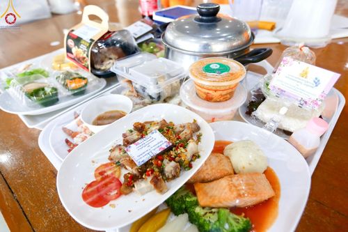 ภาพ No.162117:พิธีถวายภัตตาหารเมนูสวรรค์ เนื่องในวันออกพรรษา (ขึ้น 15 ค่ำ เดือน 11) วันพฤหัสบดีที่ 17 ตุลาคม พ.ศ. 2567 ณ หอฉันคุณยายอาจารย์ฯ วัดพระธรรมกาย