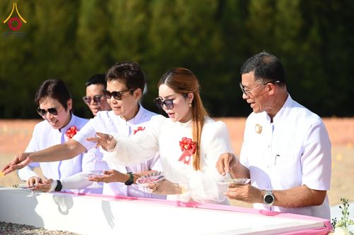 ภาพ No.162075:พิธีโปรยรัตนชาติ ลานอเนกประสงค์พญานาค 4 ตระกูล วันพฤหัสบดีที่ 17 ตุลาคม พ.ศ. 2567 ณ พุทธอุทยานนานาชาติ จังหวัดหนองคาย