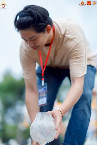 ภาพ No.224787:วันที่ 11 -12 พฤษภาคม พ.ศ. 2568 คณะพระอาจารย์ เจ้าหน้าที่ อาสาสมัคร นักศึกษา ทั้งชาวอินโดนีเซีย และชาวไทย ร่วมแรงร่วมใจ เตรียมงาน เก็บงาน ในวันวิสาขบูชา ณ พระมหาเจดีย์บรมพุทโธ ประเทศอินโดนีเซีย