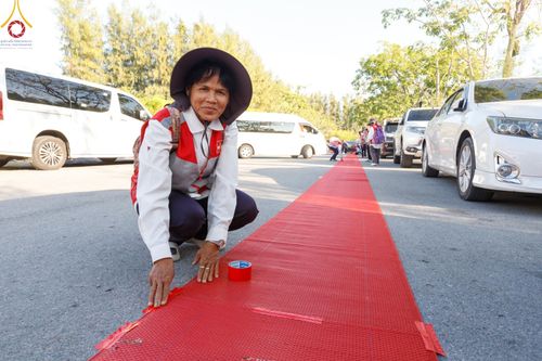 ภาพ No.198707:V.50 สารพัดV สารพัดดี ที่ธรรมยาตรา ในโครงการธรรมยาตรา กตัญญูบูชา มหาปูชนียาจารย์ พระมงคลเทพมุนี(สด จนฺทสโร) พระผู้ปราบมาร อนุสรณ์สถาน 7 แห่ง ปีที่ 13 ระหว่างวันที่ 2-31 มกราคม พ.ศ. 2568