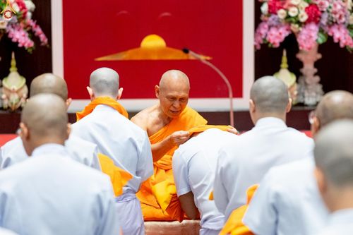 ภาพ No.229135:วันเสาร์ที่ 14 มิถุนายน พ.ศ. 2568 พิธีบรรพชา , พิธีถวายบาตร , พิธีอุปสมบท ในโครงการบรรพชาอุปสมบทหมู่ ผู้บริหารรุ่นที่ 15 และ อุดมศึกษา รุ่นที่ 52 ณ โบสถ์พระไตรปิฎก วัดพระธรรมกาย
