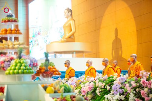 ภาพ No.134029:พิธีบูชาข้าวพระ  ในวันอาทิตย์ต้นเดือนที่ 7 เมษายน พ.ศ. 2567 ณ วัดพระธรรมกาย จ.ปทุมธานี