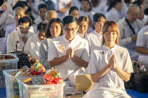 ภาพ No.177561:พิธีตักบาตรและพิธีบูชาข้าวพระ ในวันอาทิตย์ต้นเดือนที่ 1 ธันวาคม พ.ศ. 2567 ณ สภาธรรมกายสากล วัดพระธรรมกาย