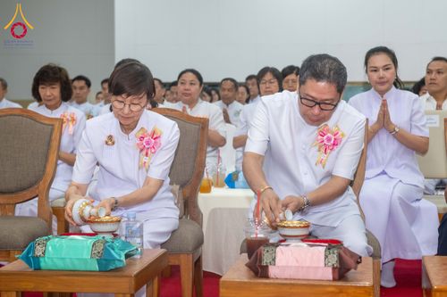 ภาพ No.315500:วันพุธที่ 25 มีนาคม พ.ศ. 2569 พิธีบำเพ็ญกุศล คุณพ่อณรงค์ จินตมากุล  สิริอายุ 99 ปี 11 เดือน โยมบิดา พระครูปลัดรัตนวีรวัฒน์ (รังสฤษดิ์ อิทฺธิจินตโก) ที่ปรึกษาเจ้าคณะจังหวัดปทุมธานี เจ้าอาวาสวัดพระธรรมกาย  ณ ห้องปลูกศรัทธา 2 วัดพระธรรมกาย ปทุมธานี